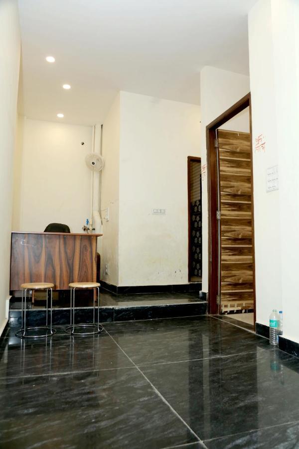 The Charlie'S Hostel Új-Delhi Kültér fotó